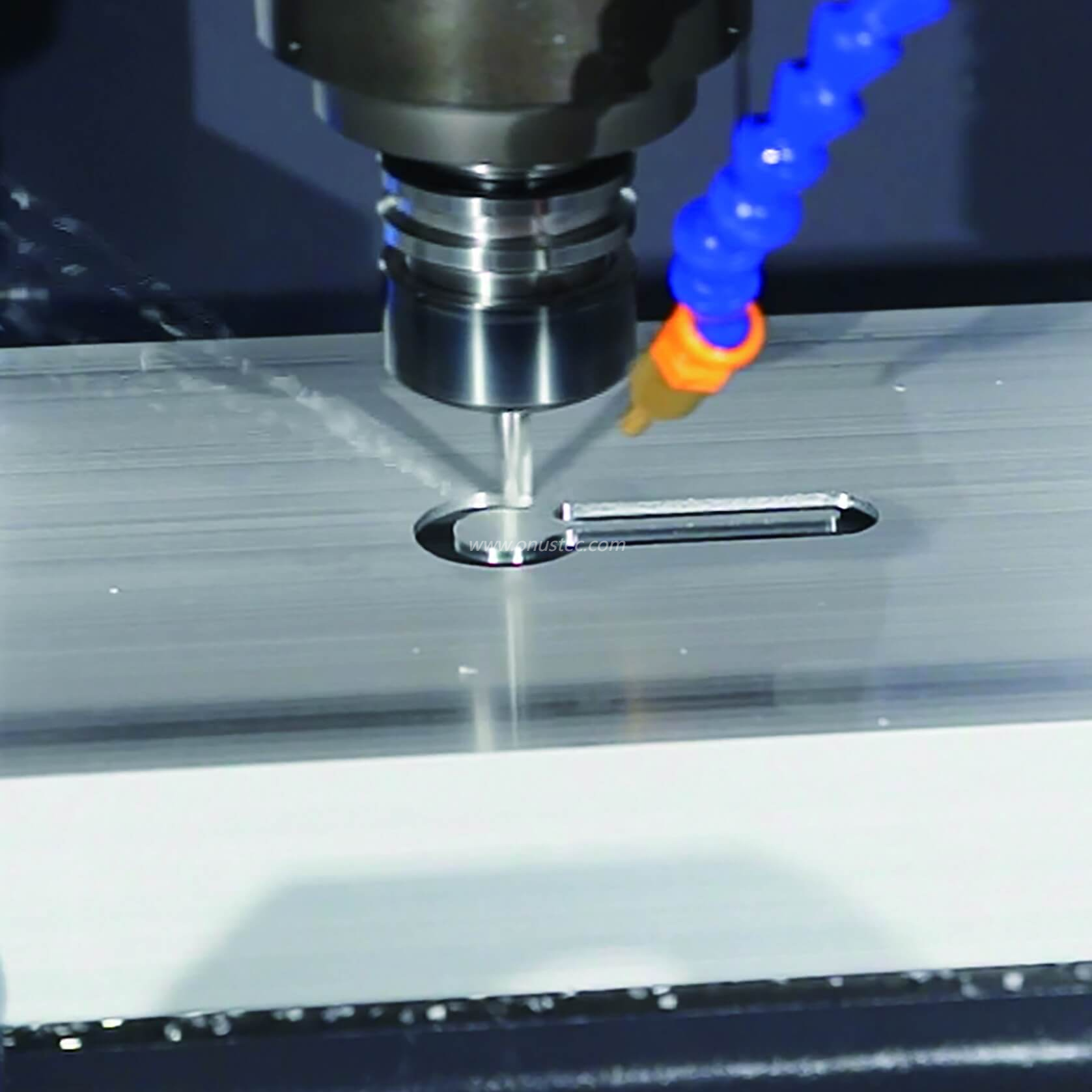 CNC-Profilbearbeitungszentrum mit 3+1 Achsen für Türen und Fenster