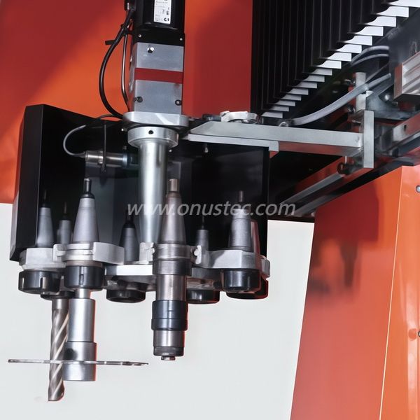 Professionelles industrielles 4-Achsen-Portal-CNC-Profilbearbeitungszentrum aus Aluminium